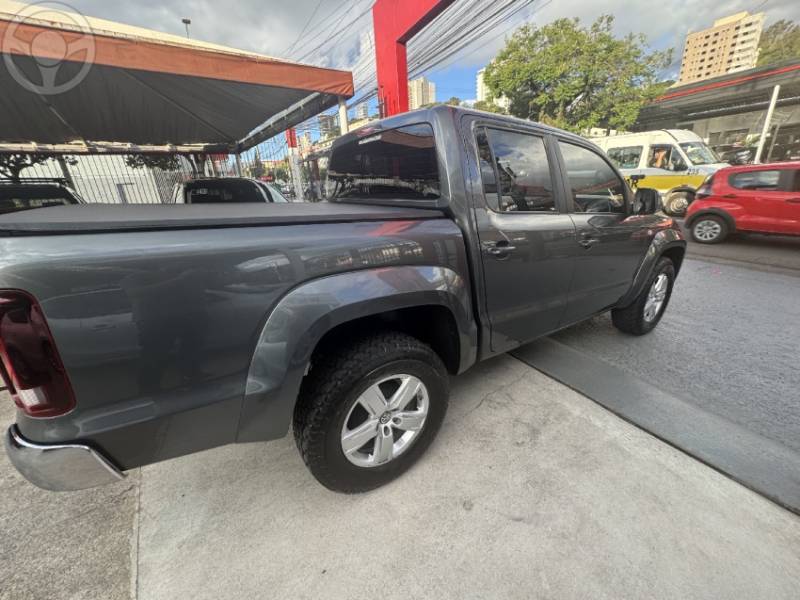 VOLKSWAGEN - AMAROK 2.0 HIGHLINE 4X4 CD 16V TURBO INTERCOOLER DIESEL 4P AUTOMÁTICO - 2016/2017 - CINZA - R$ 136.000,00