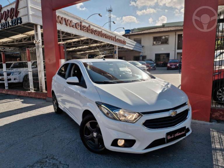 CHEVROLET - ONIX 1.4 MPFI LTZ 8V FLEX 4P MANUAL - 2017/2018 - BRANCA - R$ 63.900,00