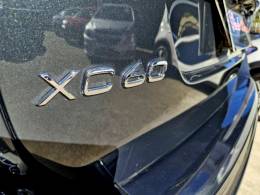 VOLVO - XC60 2.4 D5 MOMENTUM DIESEL AWD 4P AUTOMÁTICO - 2016/2017 - CINZA - R$ 98.000,00