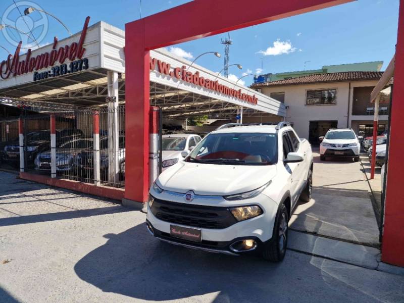 FIAT - TORO 2.0 16V TURBO DIESEL FREEDOM 4WD AT9 AUTOMÁTICO - 2018/2019 - BRANCA - R$ 104.900,00