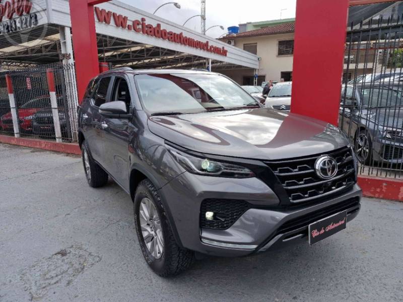 TOYOTA - HILUX SW4 2.8 SRX 4X4 16V TURBO INTERCOOLER DIESEL 4P AUTOMÁTICO - 2021/2022 - CINZA - R$ 299.900,00