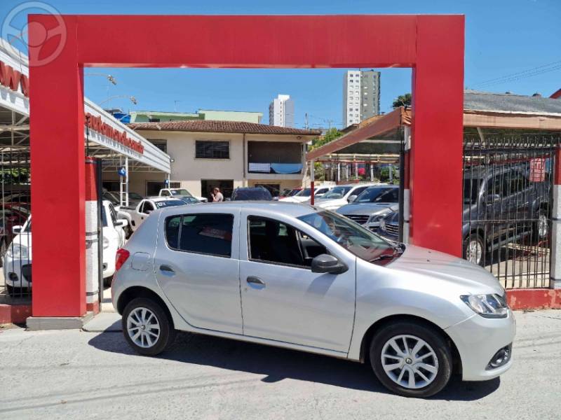 RENAULT - SANDERO 1.0 AUTHENTIQUE 16V FLEX 4P MANUAL - 2014/2015 - PRATA - R$ 37.900,00