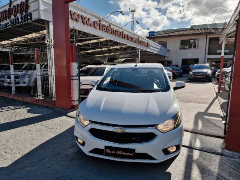 CHEVROLET - ONIX 1.4 MPFI LTZ 8V FLEX 4P MANUAL - 2017/2018 - BRANCA - R$ 63.900,00