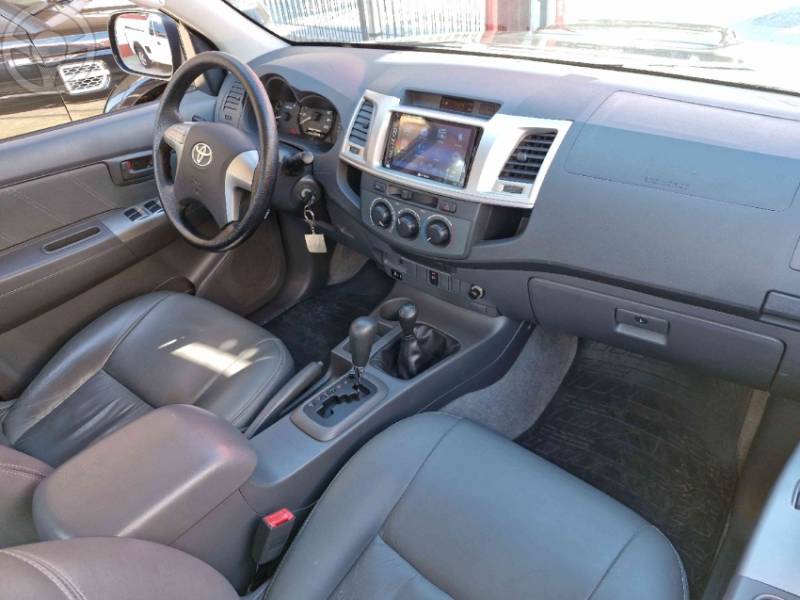 TOYOTA - HILUX 3.0 SR 4X4 CD 16V TURBO INTERCOOLER DIESEL 4P AUTOMÁTICO - 2012/2013 - PRETA - R$ 129.000,00