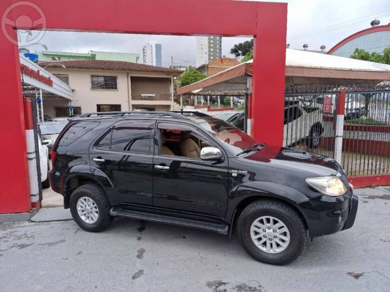 TOYOTA - HILUX SW4 3.0 SRV 4X4 16V TURBO INTERCOOLER DIESEL 4P AUTOMÁTICO - 2006/2007 - PRETA - R$ 98.000,00