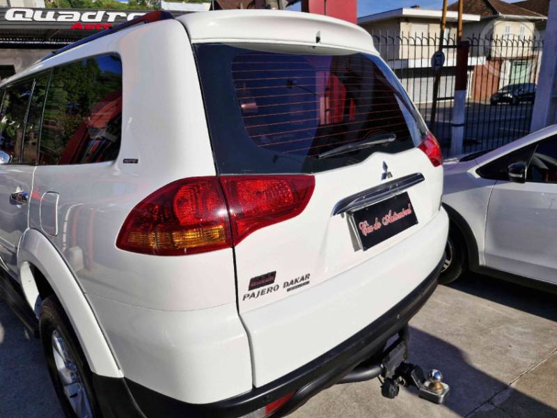 MITSUBISHI - PAJERO DAKAR 3.2 HPE 4X4 7 LUGARES 16V TURBO INTERCOOLER DIESEL 4P AUTOMÁTICO - 2011/2012 - BRANCA - R$ 99.900,00