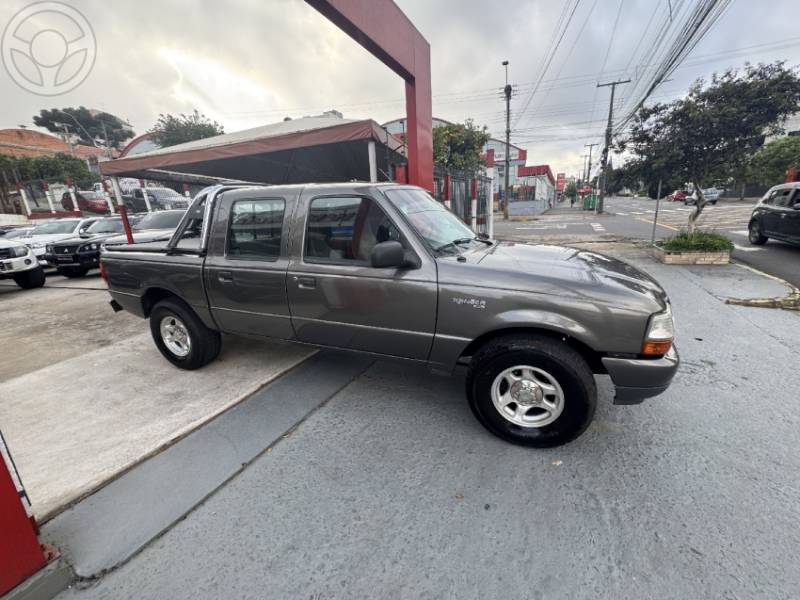 FORD - RANGER 2.5 XL 4X2 CD 8V TURBO INTERCOOLER DIESEL 4P MANUAL - 2000/2001 - CINZA - R$ 49.800,00