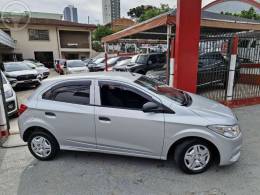 CHEVROLET - ONIX 1.0 MPFI JOY 8V FLEX 4P MANUAL - 2017/2018 - PRATA - R$ 46.900,00