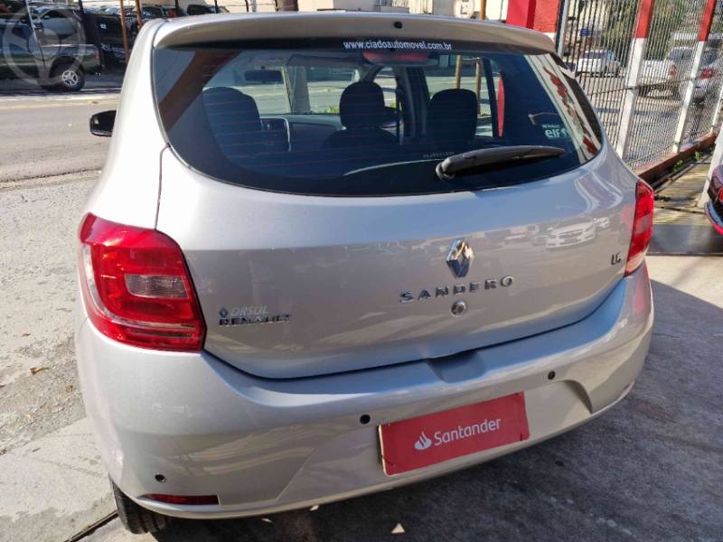 RENAULT - SANDERO 1.6 EXPRESSION 8V FLEX 4P MANUAL - 2015/2016 - PRATA - R$ 41.900,00