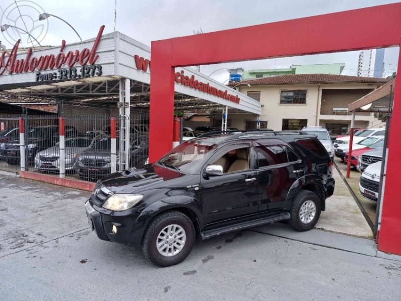 TOYOTA - HILUX SW4 3.0 SRV 4X4 16V TURBO INTERCOOLER DIESEL 4P AUTOMÁTICO - 2006/2007 - PRETA - R$ 98.000,00