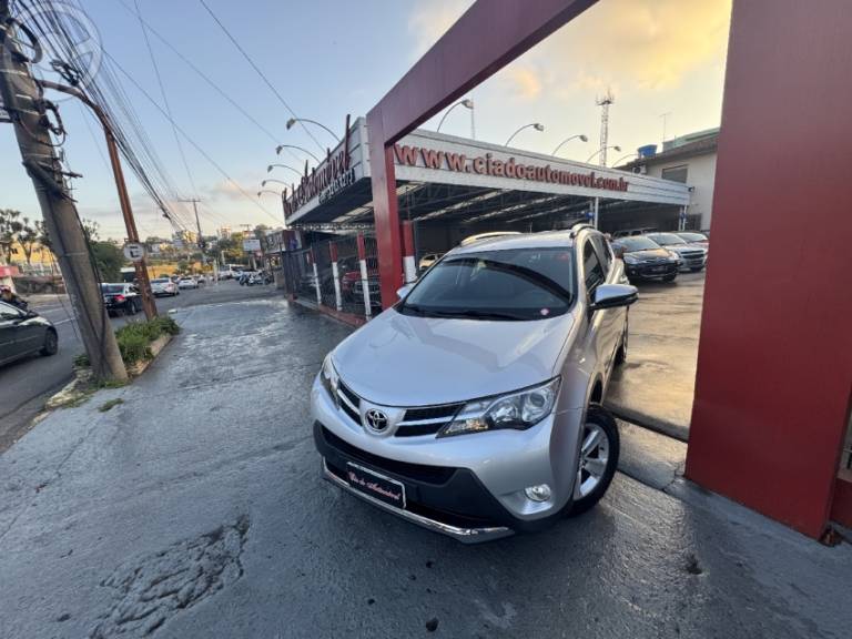 TOYOTA - RAV4 2.0 4X4 16V 4P AUTOMÁTICO - 2013/2014 - PRATA - R$ 92.000,00