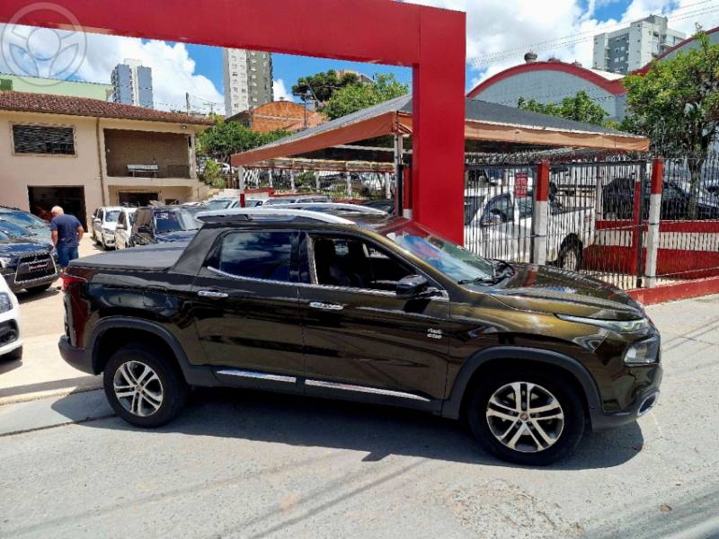 FIAT - TORO 2.0 16V TURBO DIESEL VOLCANO 4WD AUTOMÁTICO - 2016/2017 - MARROM - R$ 95.000,00