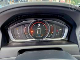 VOLVO - XC60 2.4 D5 MOMENTUM DIESEL AWD 4P AUTOMÁTICO - 2016/2017 - CINZA - R$ 98.000,00