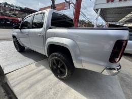 VOLKSWAGEN - AMAROK 2.0 HIGHLINE 4X4 CD 16V TURBO INTERCOOLER DIESEL 4P AUTOMÁTICO - 2017/2018 - PRETA - R$ 154.000,00