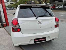 TOYOTA - ETIOS 1.3 X 16V FLEX 4P AUTOMÁTICO - 2018/2019 - BRANCA - R$ 63.900,00