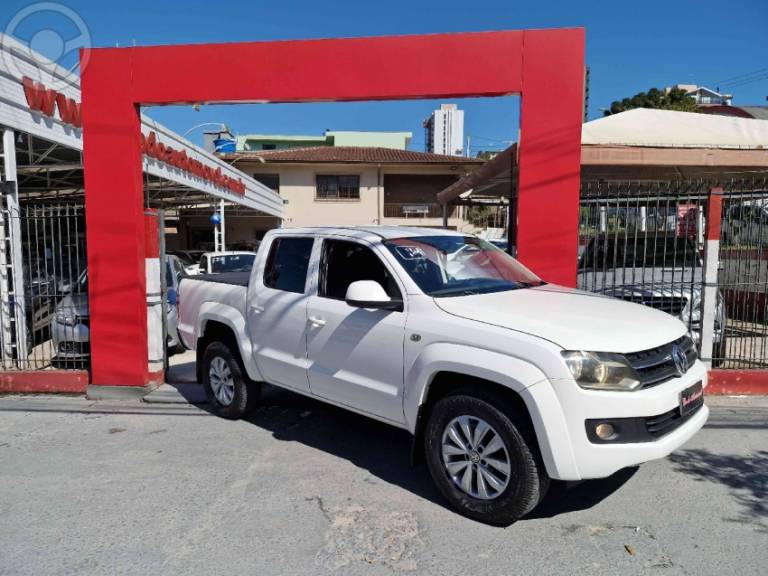 VOLKSWAGEN - AMAROK 2.0 TRENDLINE 4X4 CD 16V TURBO INTERCOOLER DIESEL 4P AUTOMÁTICO - 2014/2014 - BRANCA - R$ 98.900,00