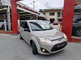 FORD - FIESTA 1.6 ROCAM SEDAN 8V FLEX 4P MANUAL - 2014/2014 - PRATA - R$ 34.900,00