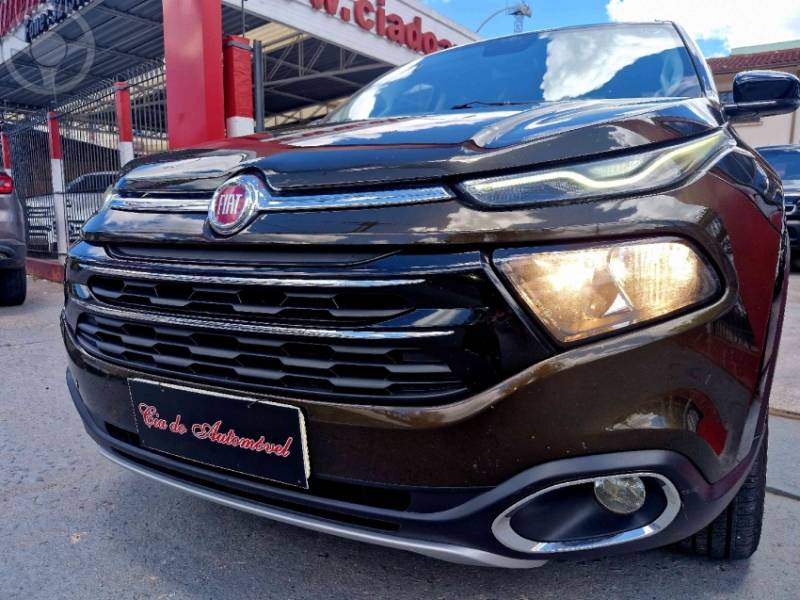 FIAT - TORO 2.0 16V TURBO DIESEL VOLCANO 4WD AUTOMÁTICO - 2016/2017 - MARROM - R$ 95.000,00