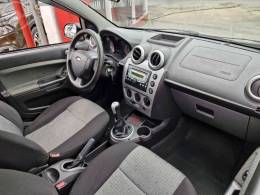 FORD - FIESTA 1.6 ROCAM SEDAN 8V FLEX 4P MANUAL - 2014/2014 - PRATA - R$ 34.900,00