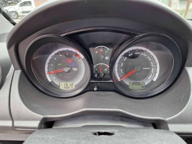 FORD - FIESTA 1.6 ROCAM SEDAN 8V FLEX 4P MANUAL - 2014/2014 - PRATA - R$ 34.900,00