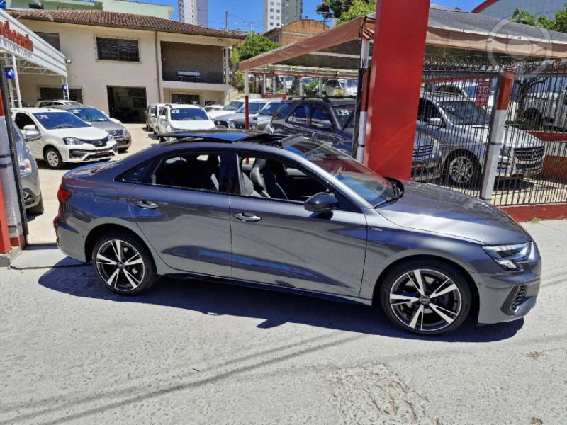 AUDI - A3 2.0 TFSI PERFORMANCE BLACK SEDAN 4P AUTOMÁTICA - 2022/2023 - CINZA - R$ 199.000,00