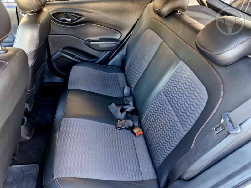 CHEVROLET - ONIX 1.4 MPFI LTZ 8V FLEX 4P MANUAL - 2017/2018 - BRANCA - R$ 63.900,00